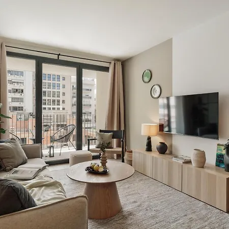 Turru - 3 Bedrooms And Pool In Eixample Esquerra דירה ברצלונה